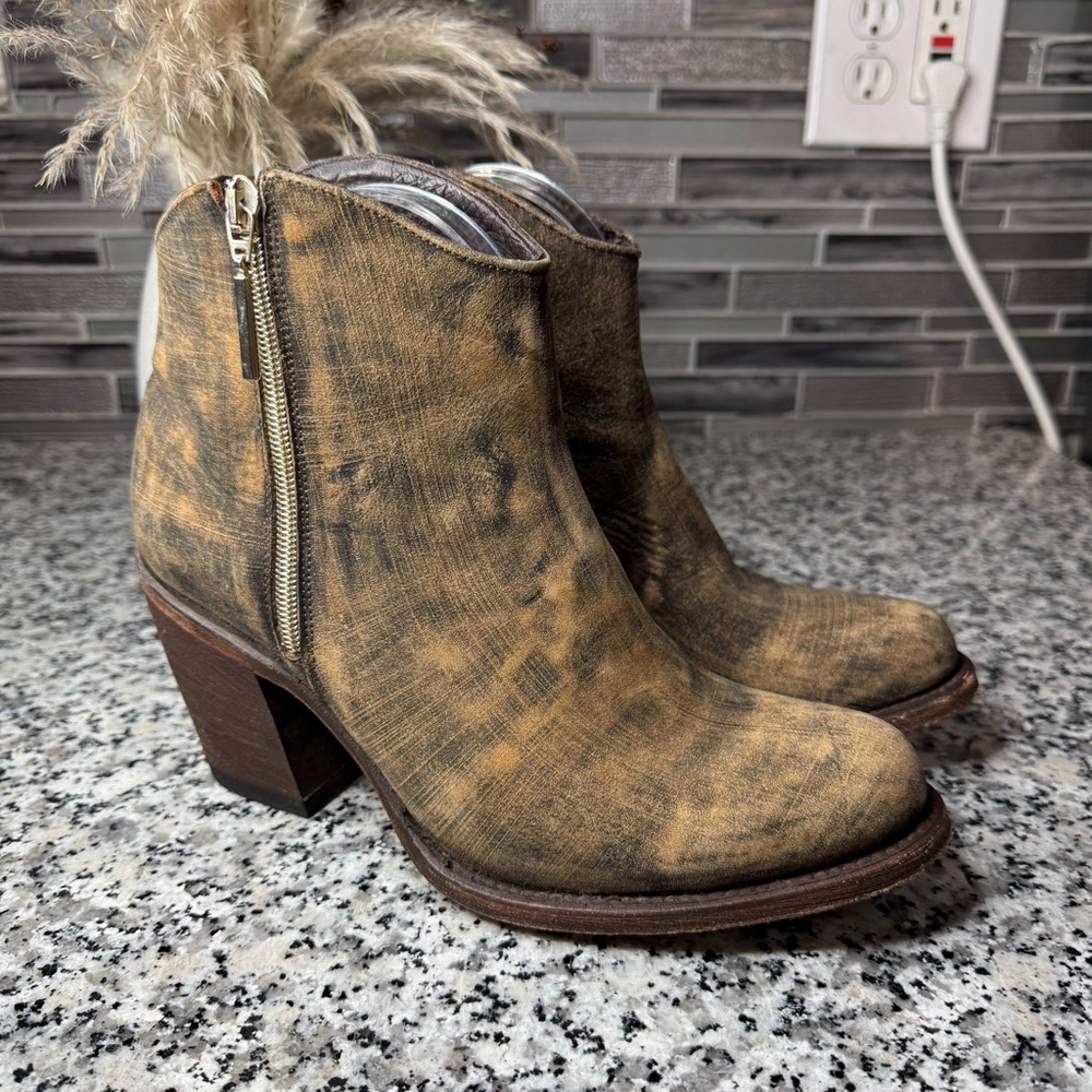 Redhawk | Women’s Leather Distressed Bootie Size 8.5